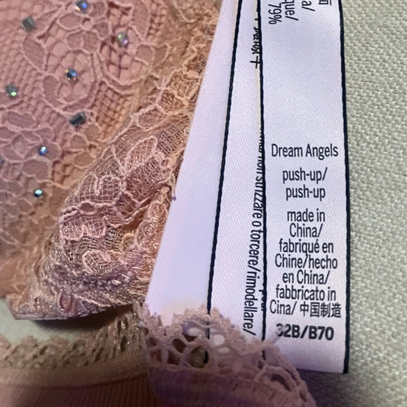 Brand New 32B Victoria Secret Push Up Bra with matching xs thong - Picture 3 of 5